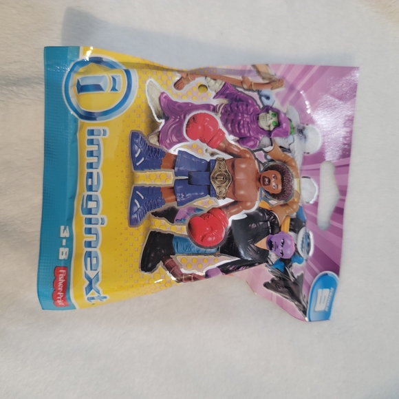 💕 Imaginext Series 9 Collectible Figure Mystery Pack - Picture 9 of 10